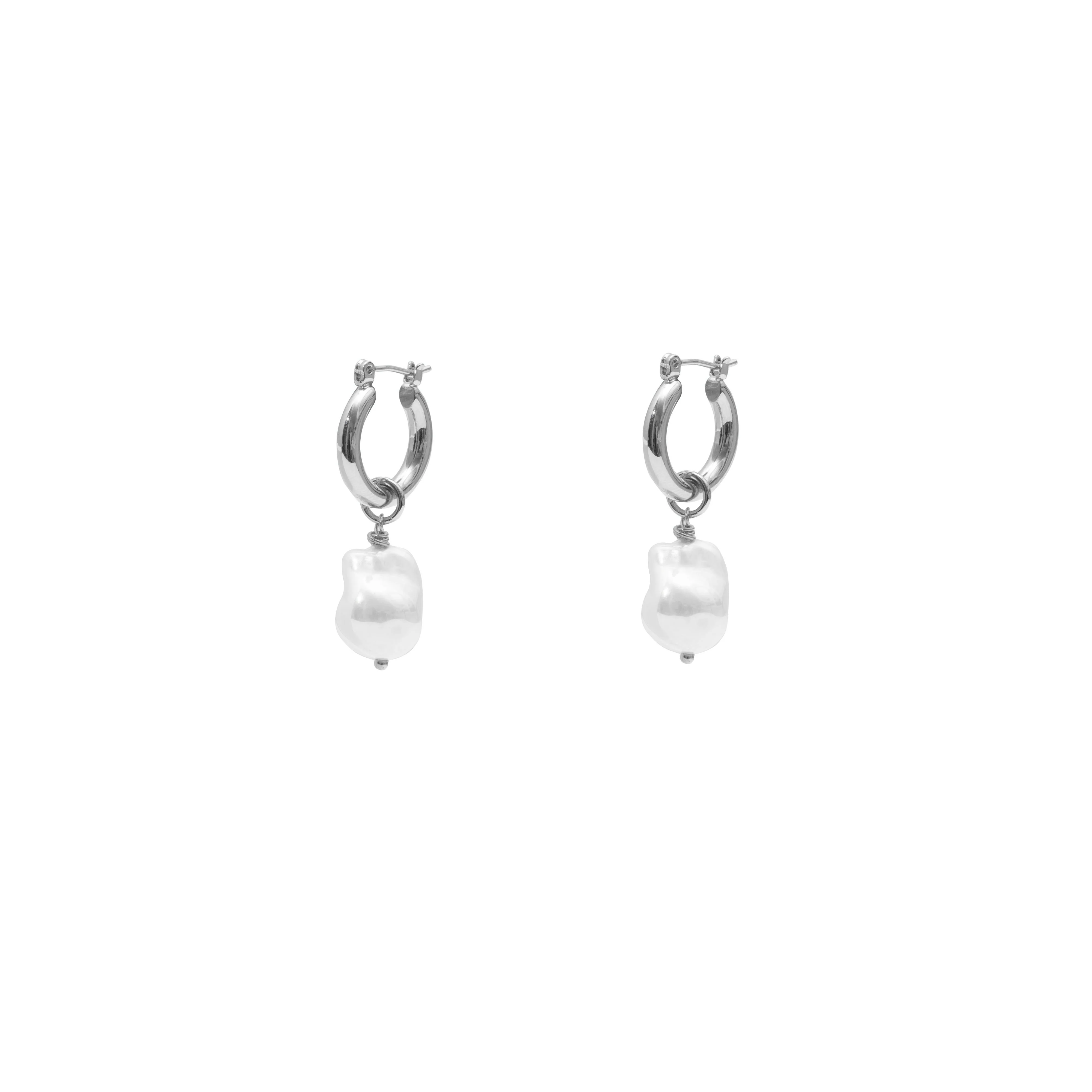 Beca pearl hoop earrings - Image 3