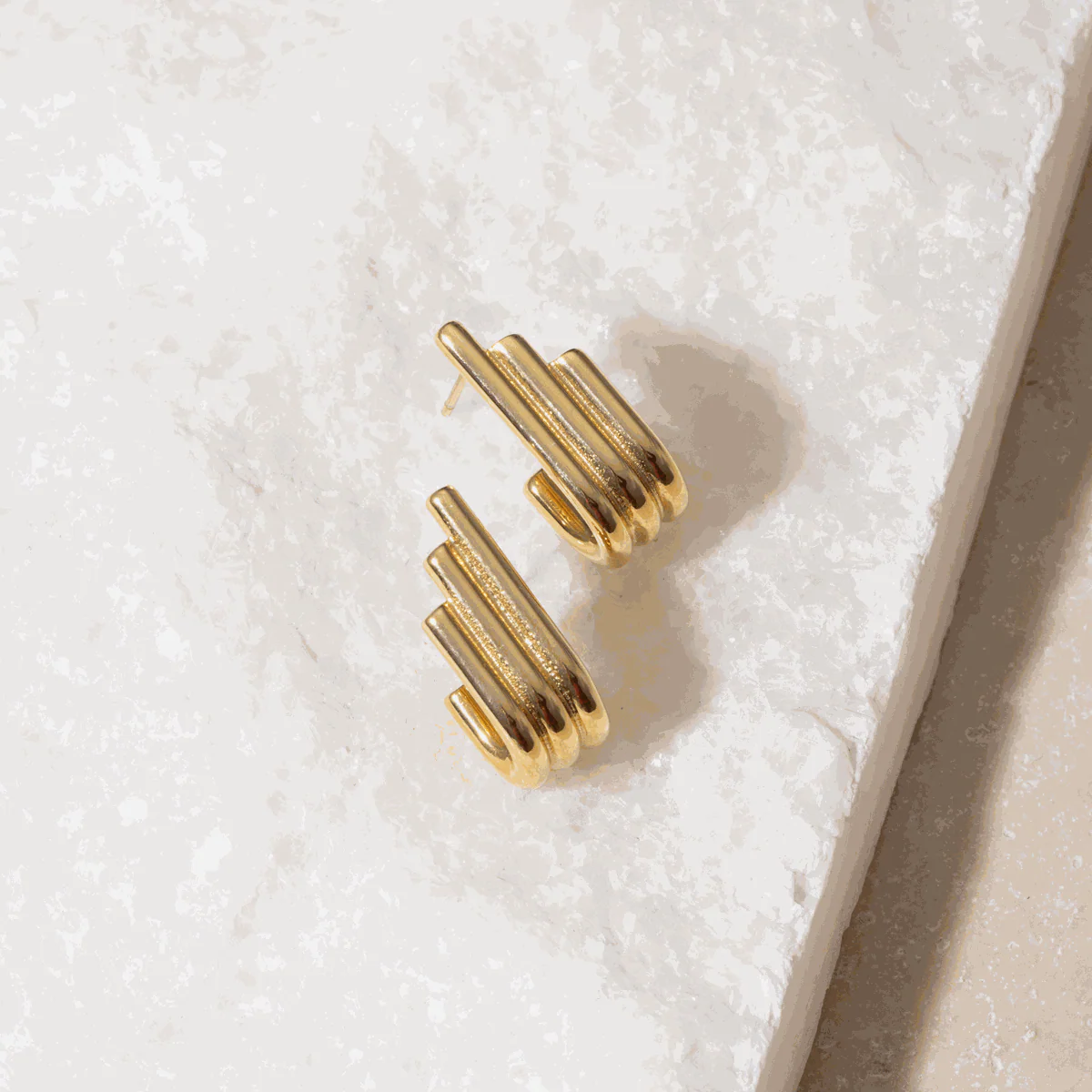 Cason textured hoop earrings - waterproof - Image 2