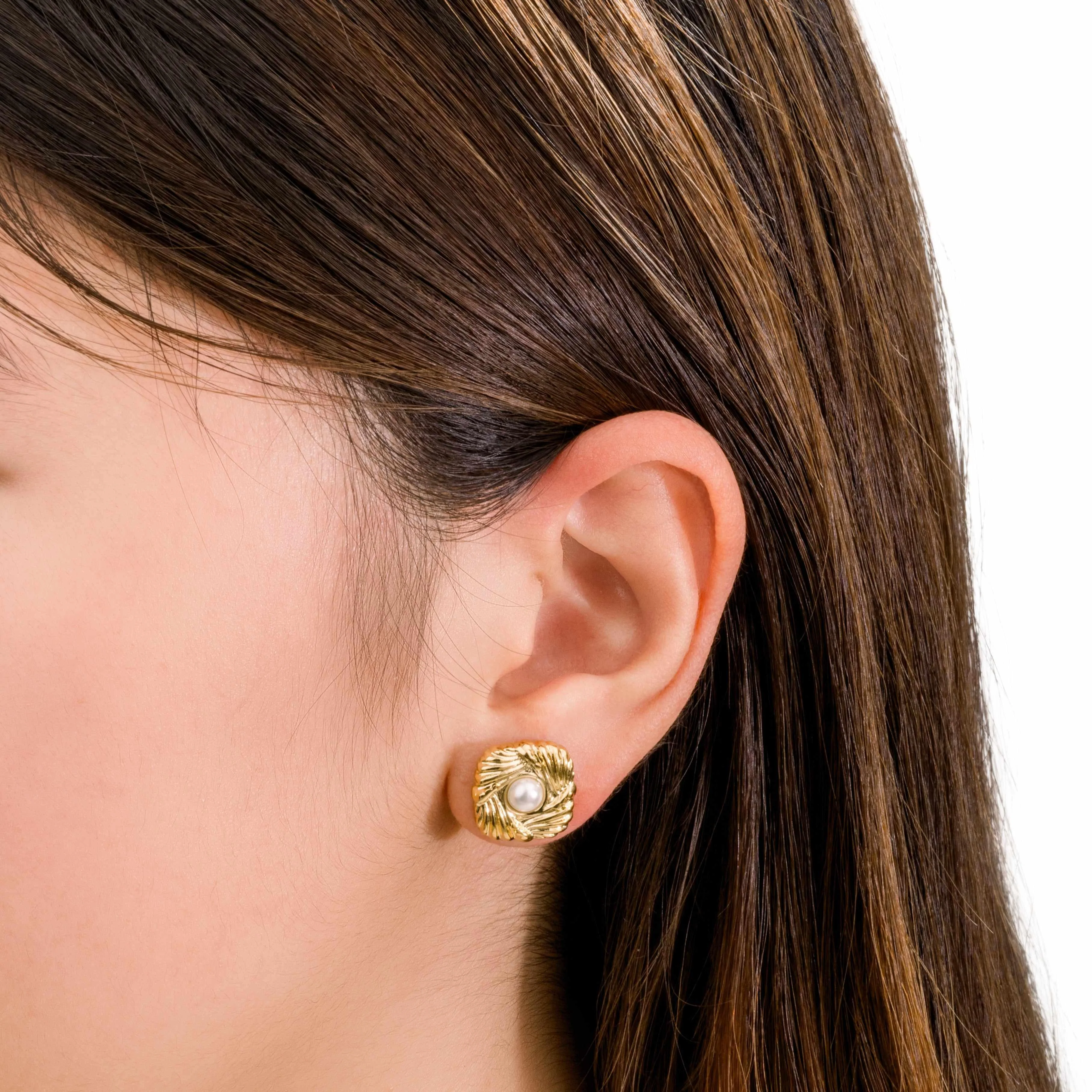 Chau pearl stud earrings - Image 2