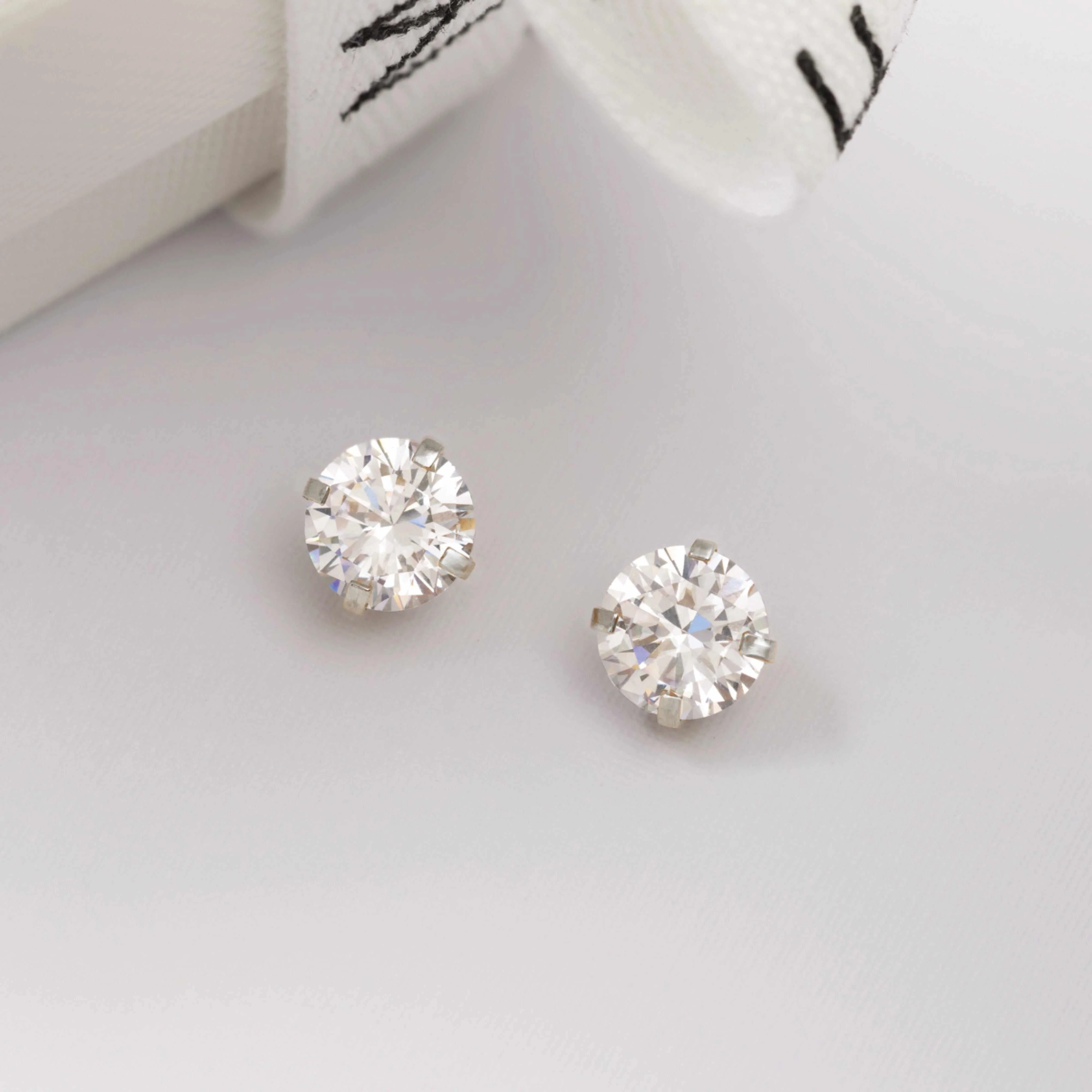 Cubic zirconia silver base round studs - Image 2
