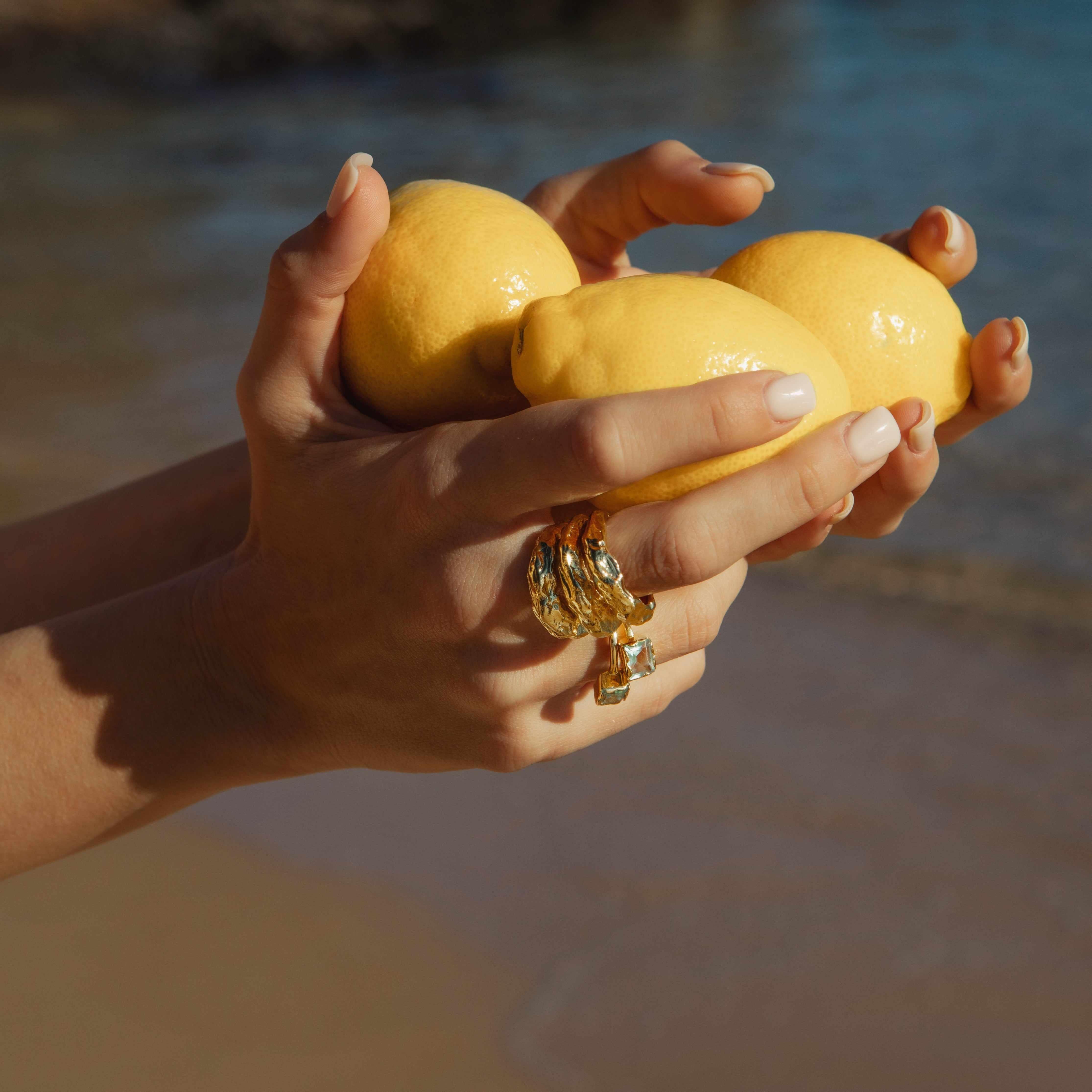 Dune gold statement ring - Image 2