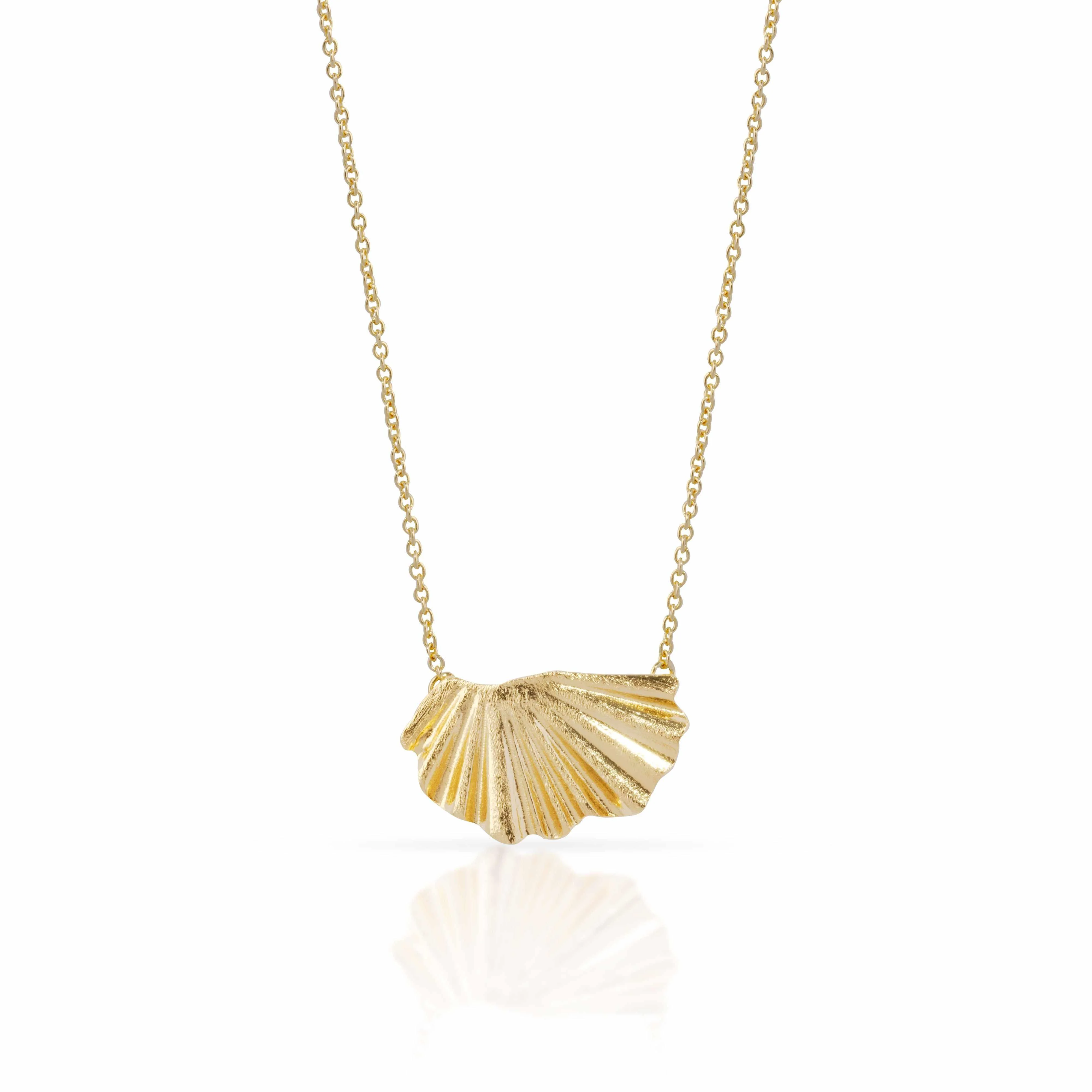 Reem fan pendant gold plated