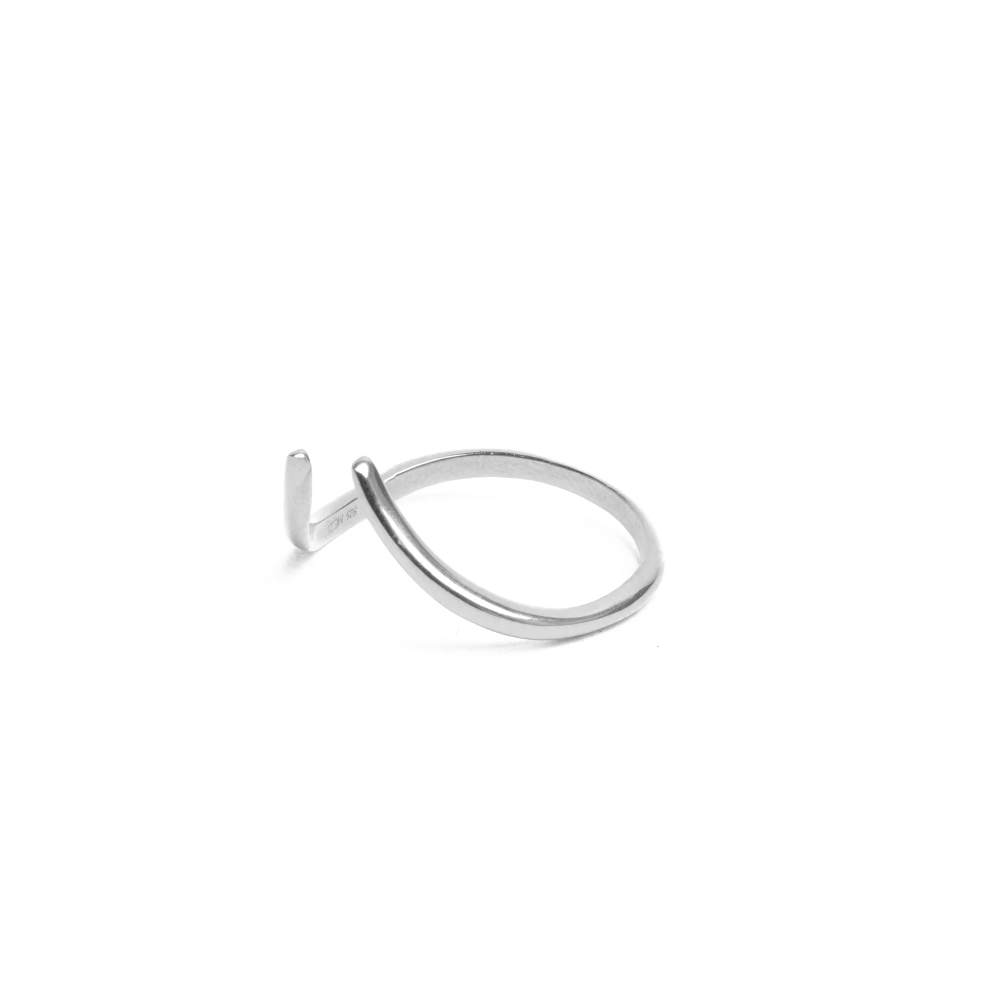 Manu round open horn ring - Image 3